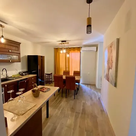 With Balcony And Free Parking Apartman