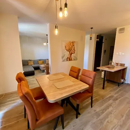 With Balcony And Free Parking Apartman Zára