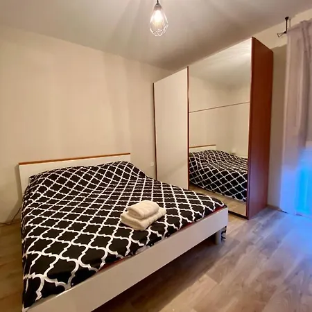 アパート With Balcony And Free Parking ザダル