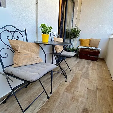 Apartman With Balcony And Free Parking