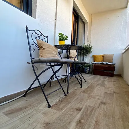 With Balcony And Free Parking Апартаменты